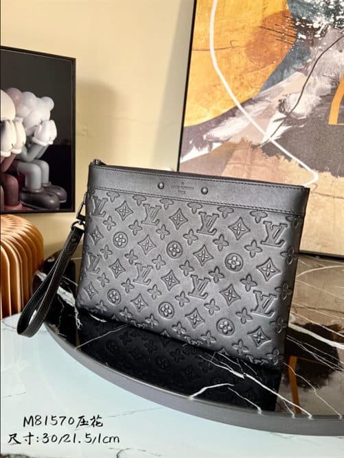 Louis Vuitton Discovery Pochette - LP68 - 1