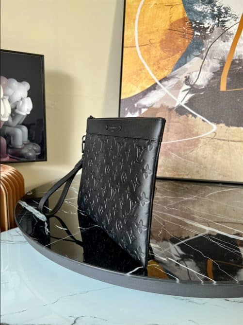 Louis Vuitton Discovery Pochette - LP68 - 4