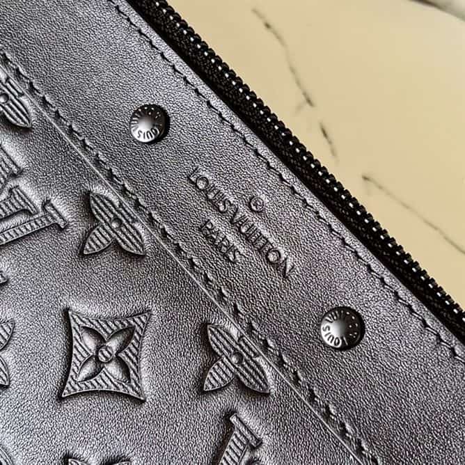 Louis Vuitton Discovery Pochette - LP68 - 6