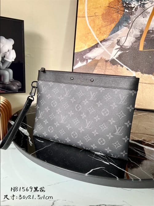 Louis Vuitton Discovery Pochette - LP69 - 1