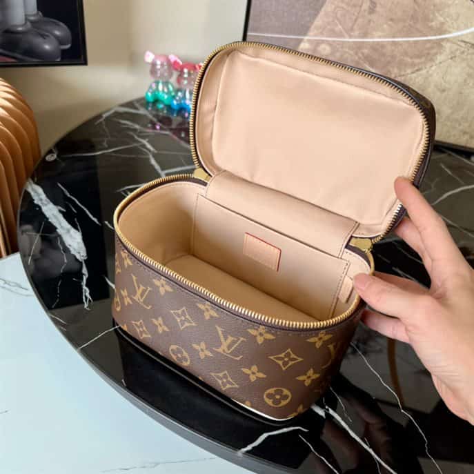 Louis Vuitton Handbag - LHB710 - 8