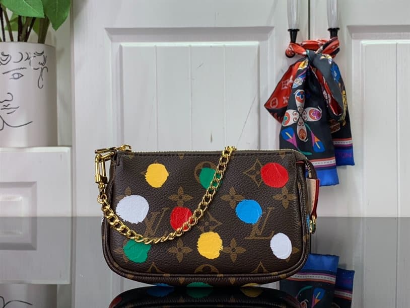Louis Vuitton Handbag - LHB711 - 1