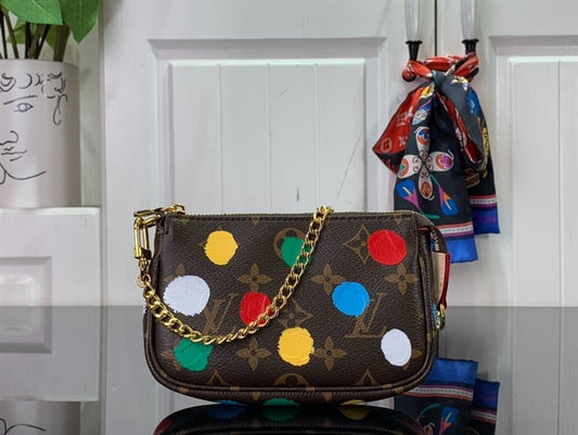 Louis Vuitton Handbag - LHB711 - 1