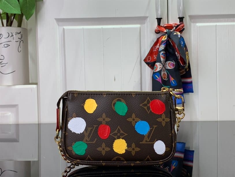 Louis Vuitton Handbag - LHB711 - 2