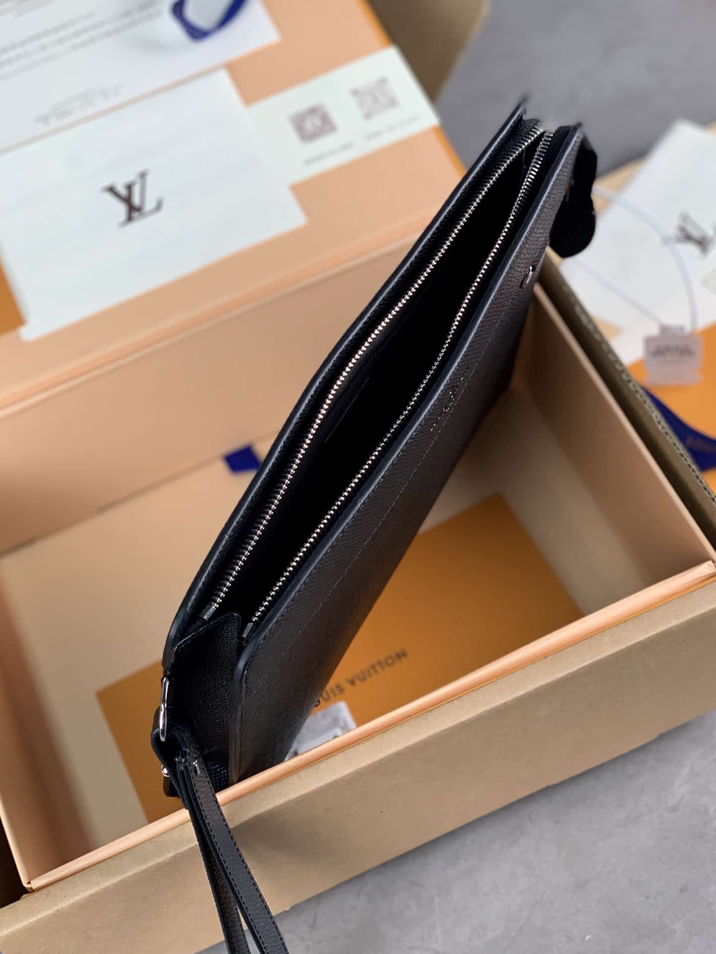 Louis Vuitton Standing Pouch - LP64 - 4