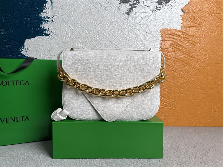 Bottega Veneta Wonmen's Mount in White - PBV16 - 2