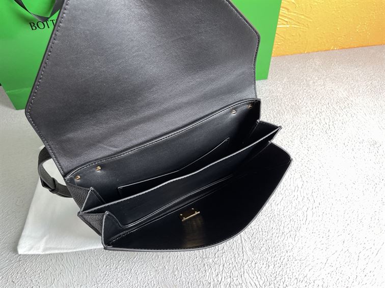 Bottega Veneta Wonmen's Mount in Black - PBV14 - 9