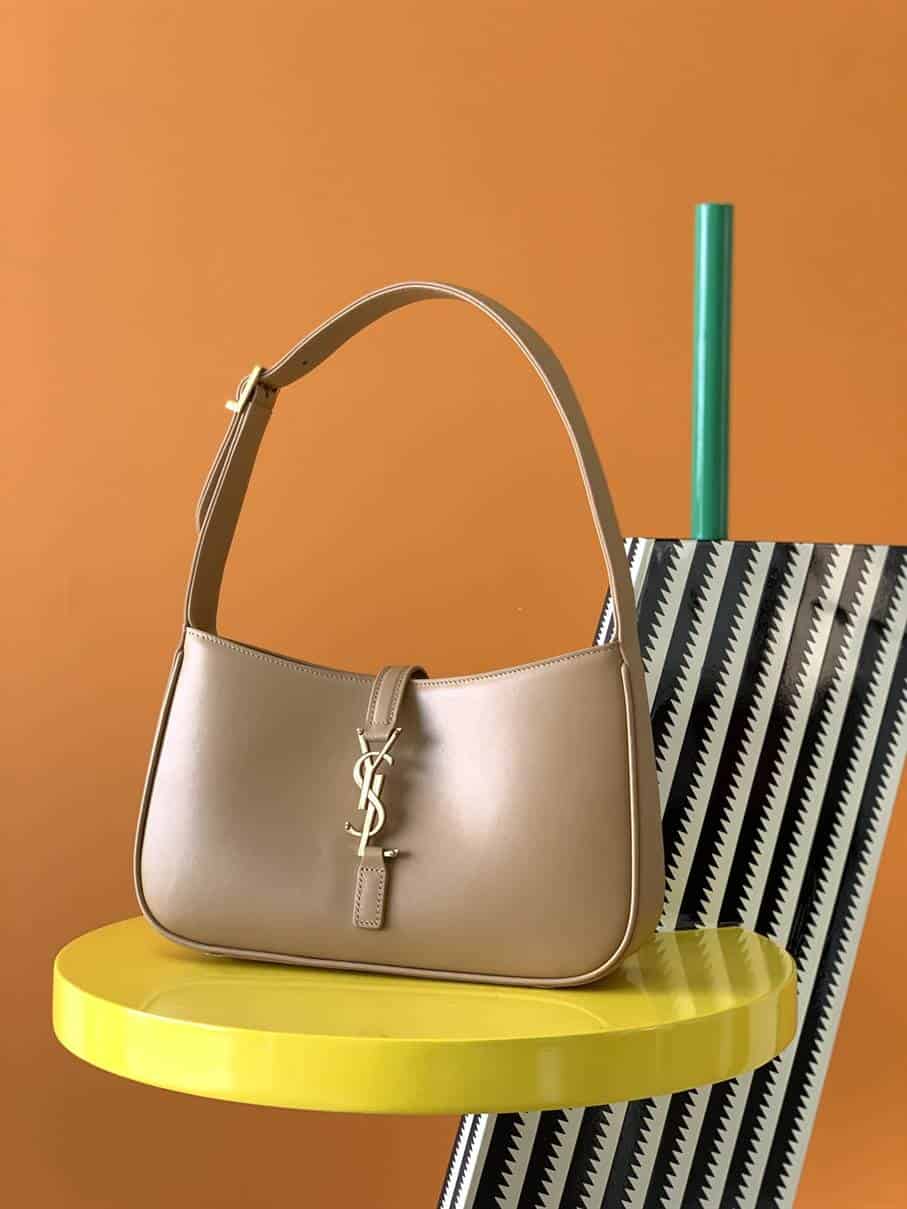 Le 5 À 7 Hobo Bag In Vegetable-Tanned Leather - YPS08 - 2