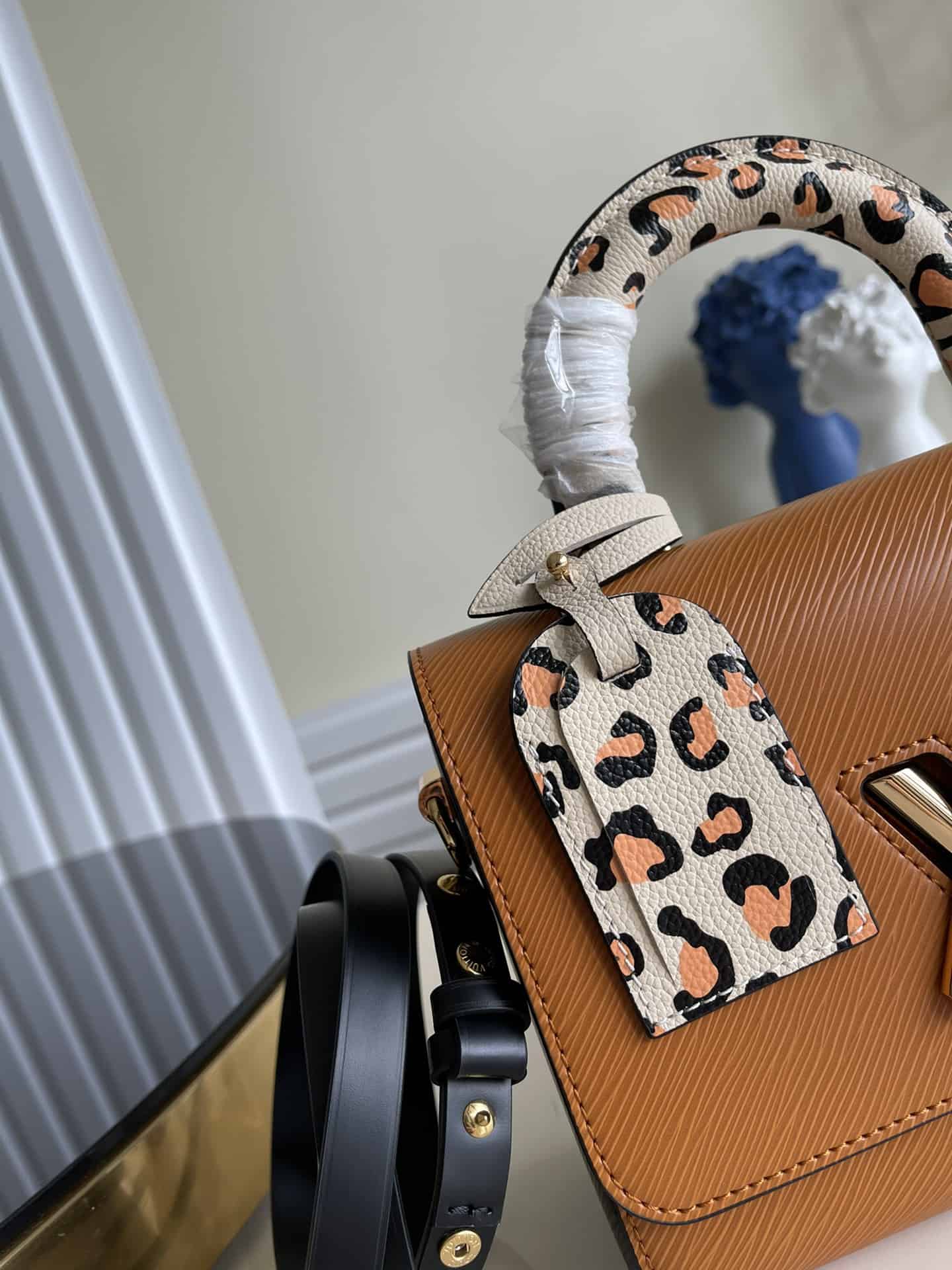 Louis Vuitton Twist MM Epi Leathers In Gold Cipango - LHB484 - 7