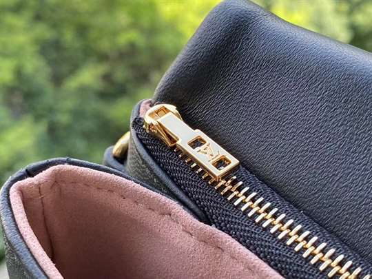 Louis Vuitton Pochette Coussin - LHB374 - 9