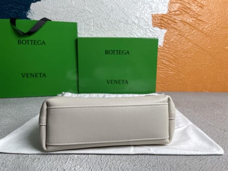 Bottega Veneta Women's Point in Chalk - PBV20 - 9