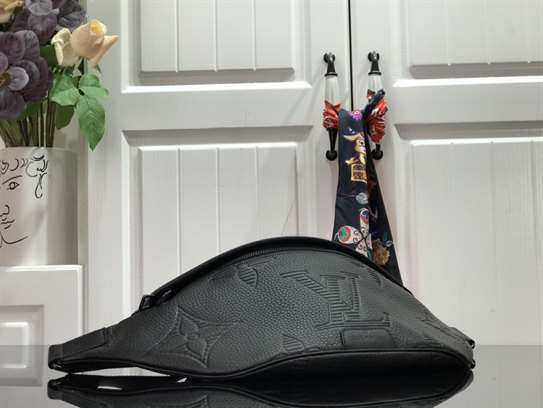 Louis Vuitton Discovery Bumbag - LBB256 - 3