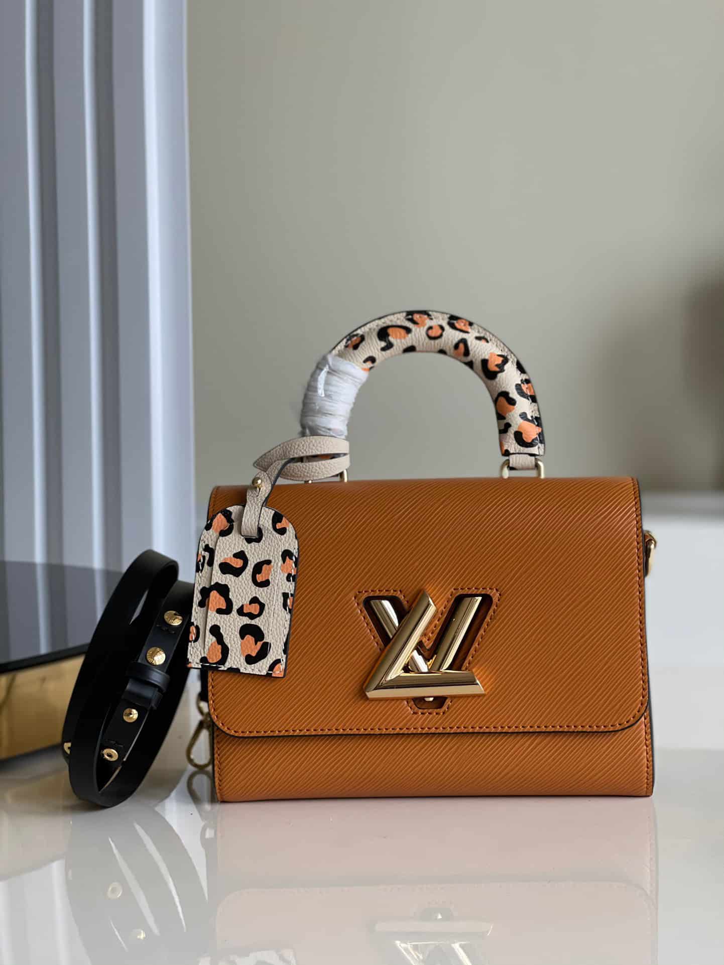 Louis Vuitton Twist MM Epi Leathers In Gold Cipango - LHB484 - 2