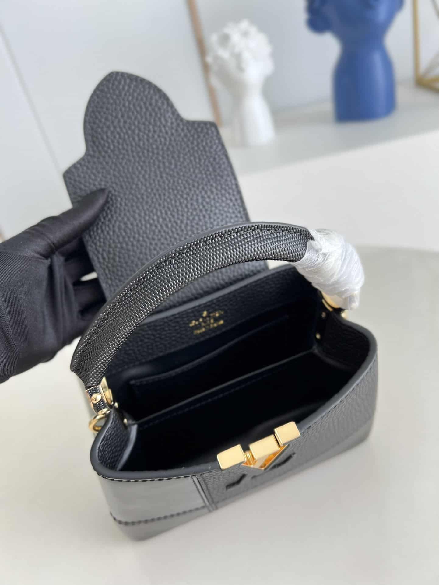 Louis Vuitton Capucines BB Capucines - LHB487 - 9
