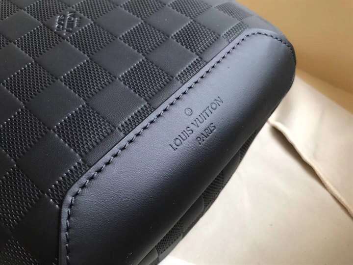 Louis Vuitton Avenue Sling Bag - LMB315 - 9