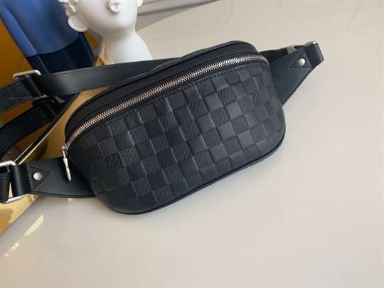Louis Vuitton Discovery Bumbag - LBB249 - 2