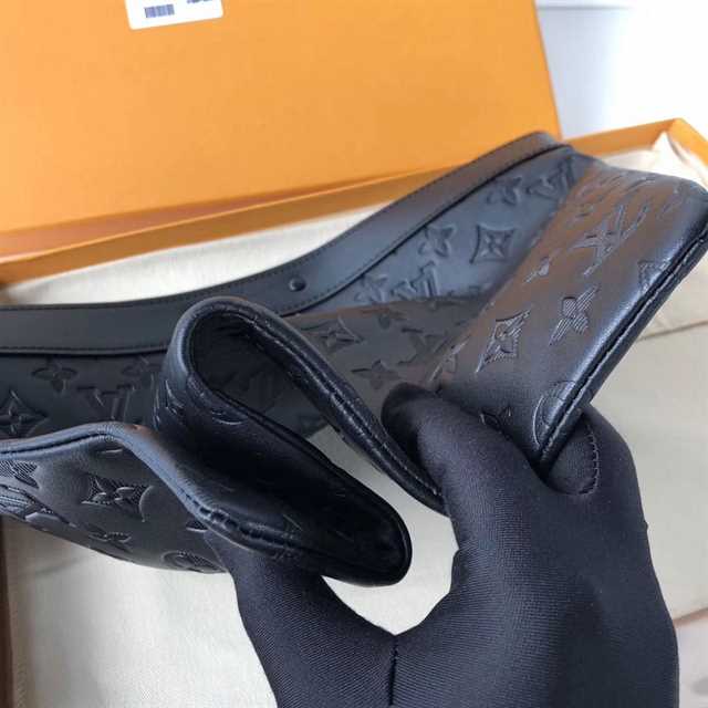 Louis Vuitton Discovery Pochette Monogram Shadow Leather LP51 - 5
