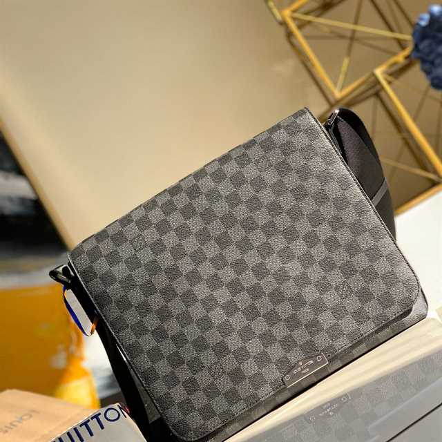 Louis Vuitton District Mm Damier Graphite Canvas LMB029 - 4