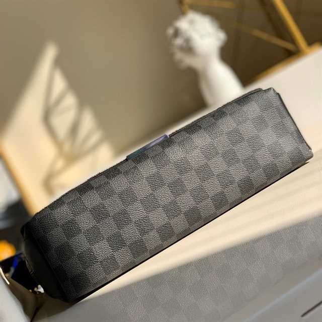 Louis Vuitton District Mm Damier Graphite Canvas LMB029 - 7