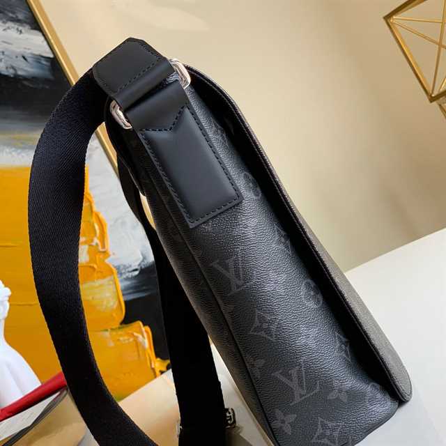 Louis Vuitton District Mm Monogram Eclipse Canvas LMB023 - 8