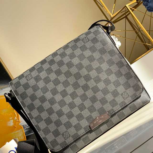 Louis Vuitton District Pm Damier Graphite Canvas LMB030 - 4