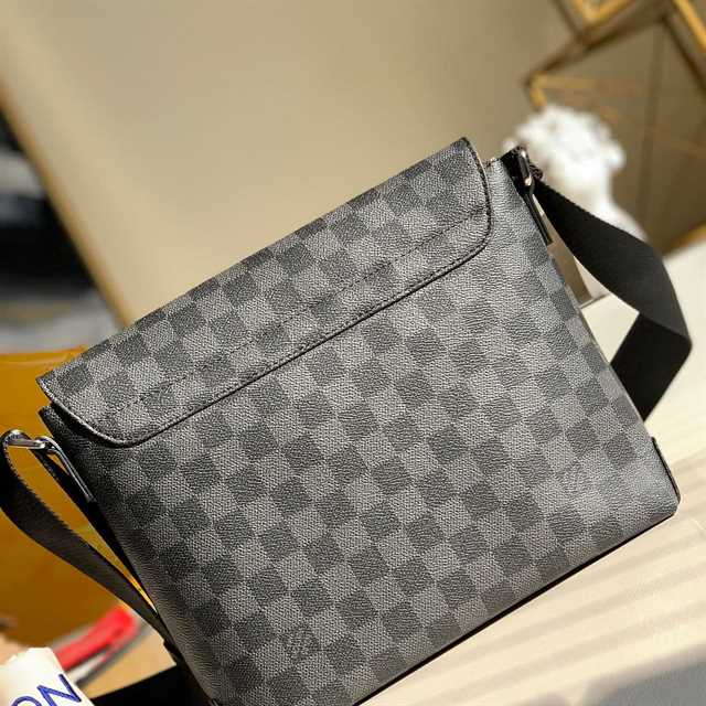 Louis Vuitton District Pm Damier Graphite Canvas LMB030 - 3