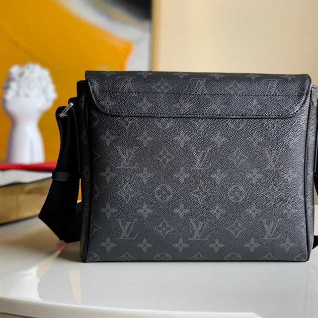 Louis Vuitton District Pm Monogram Eclipse Canvas LMB024 - 3