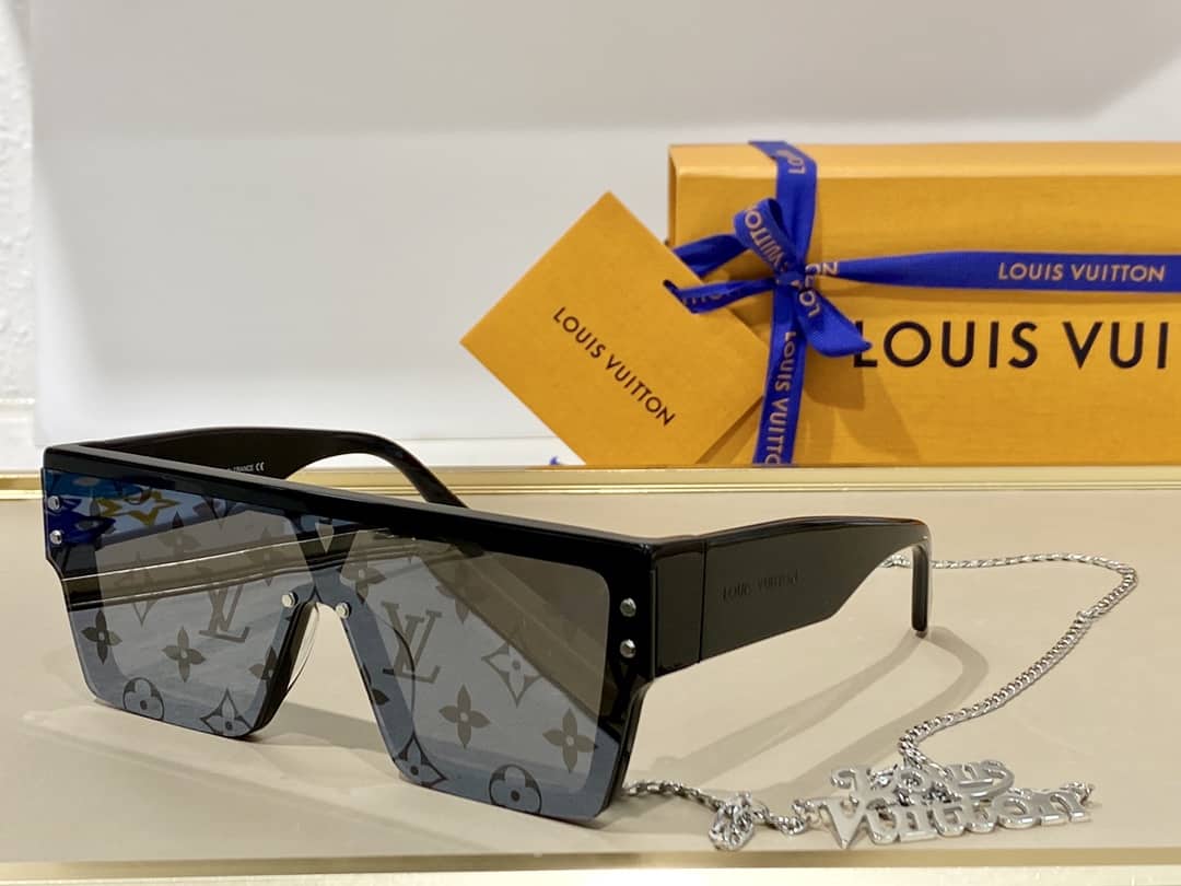 Louis Vuitton Sunglasses - LG001
