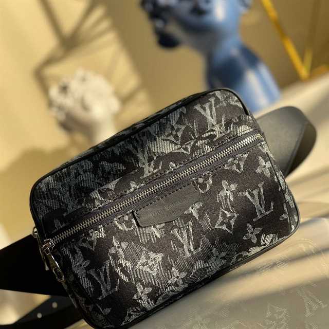 Louis Vuitton Outdoor Bumbag Monogram Canvas LBB041 - 2