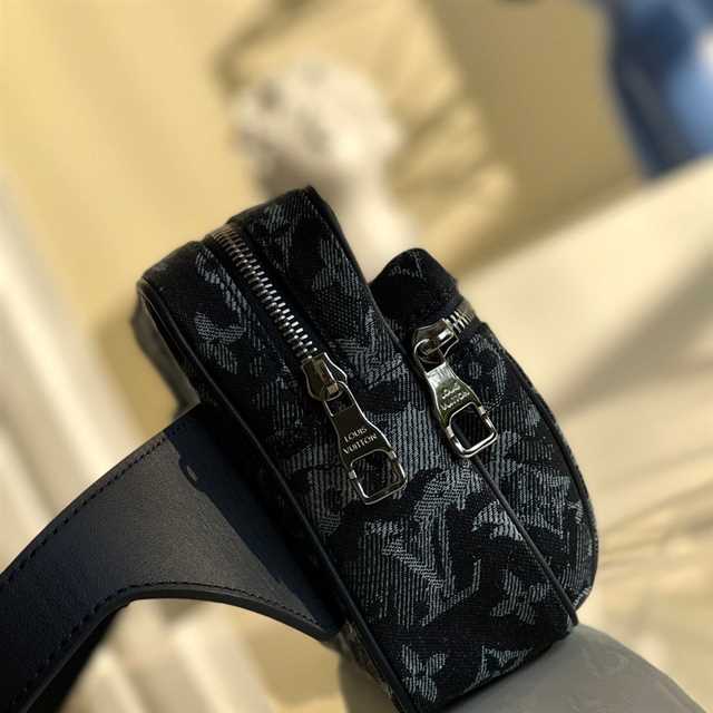 Louis Vuitton Outdoor Bumbag Monogram Canvas LBB041 - 6