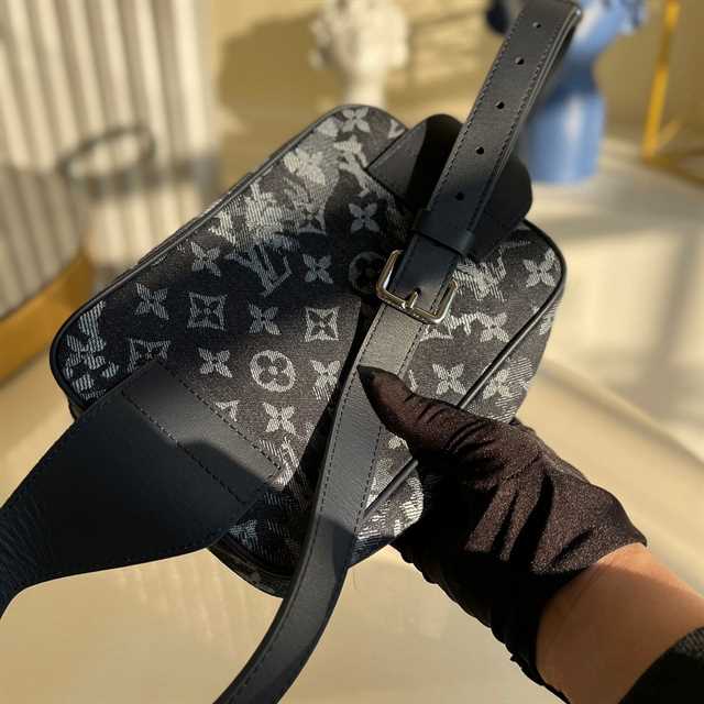 Louis Vuitton Outdoor Bumbag Monogram Canvas LBB041 - 7