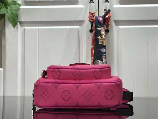 Louis Vuitton Outdoor Pouch LMB069 - 7