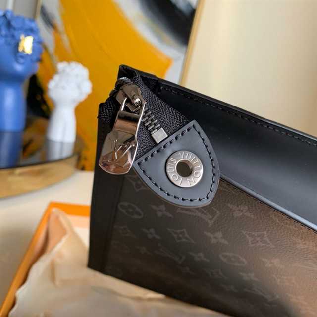 Louis Vuitton Pochette Voyage Mm Monogram Eclipse LP19 - 4