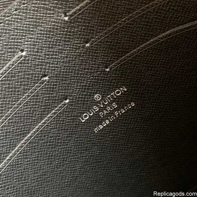 Louis Vuitton Pochette Voyage Mm Monogram Eclipse LP54 - 3