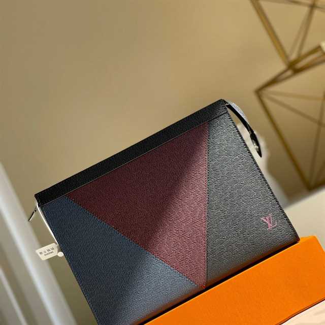 Louis Vuitton Pochette Voyage Mm Taiga Leather LP21 - 4