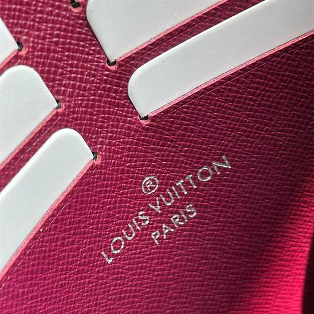 Louis Vuitton Pochette Voyage Mm Taiga Leather LP21 - 6
