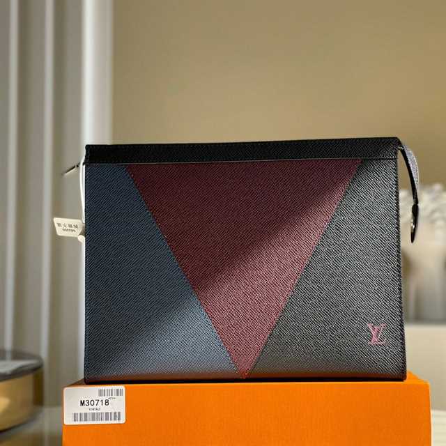 Louis Vuitton Pochette Voyage Mm Taiga Leather LP21 - 2