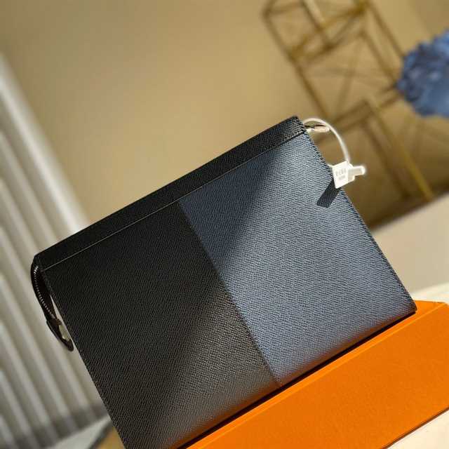 Louis Vuitton Pochette Voyage Mm Taiga Leather LP21 - 3