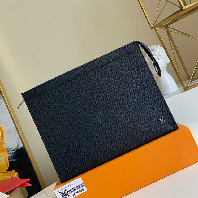 Louis Vuitton Pochette Voyage Taiga Leather LP57 - 2