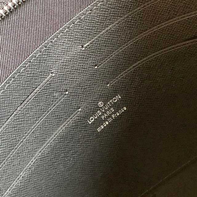 Louis Vuitton Pochette Voyage Taiga Leather LP57 - 4