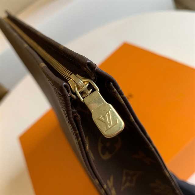 Louis Vuitton Toiletry Pouch 26 Epi Monogram Canvas LP55 - 4