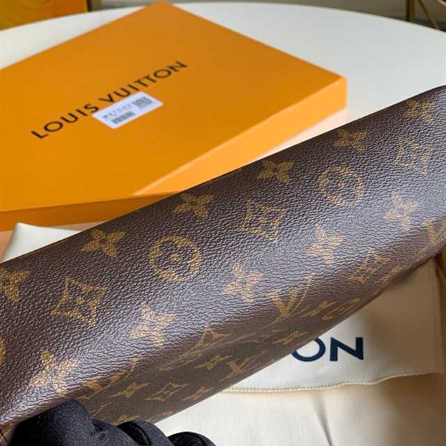 Louis Vuitton Toiletry Pouch 26 Monogram Canvas LP47 - 4
