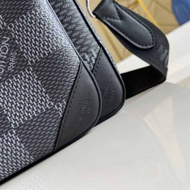 Louis Vuitton Trio Messenger Damier Graphite Canvas LMB027 - 8