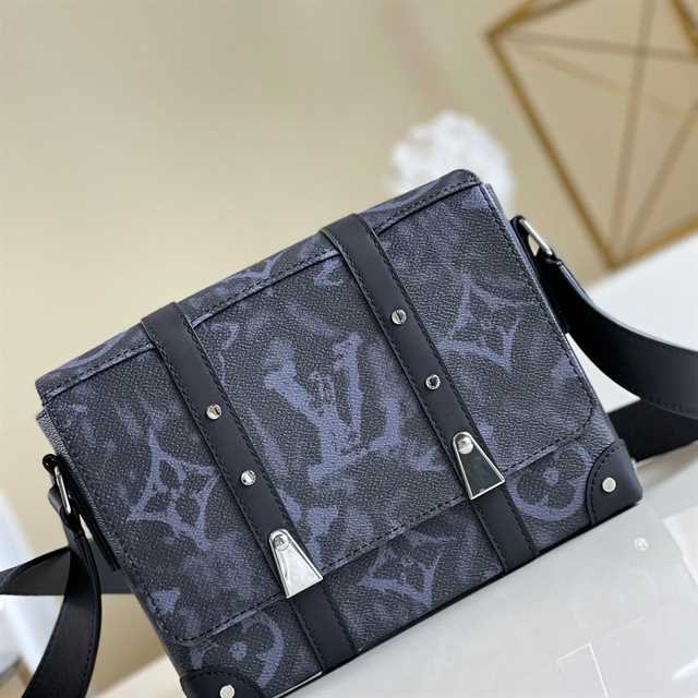 Louis Vuitton Trunk Messenger Monogram Canvas LMB026 - 2