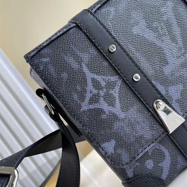 Louis Vuitton Trunk Messenger Monogram Canvas LMB026 - 8