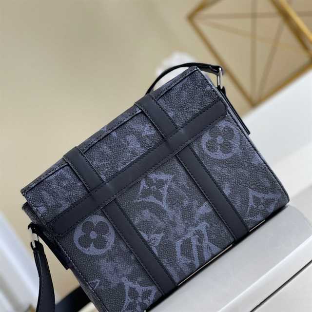 Louis Vuitton Trunk Messenger Monogram Canvas LMB026 - 3