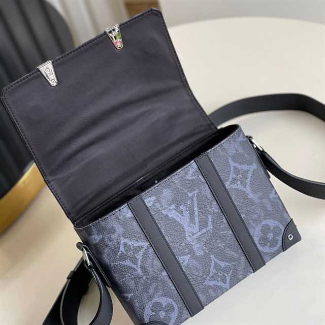 Louis Vuitton Trunk Messenger Monogram Canvas LMB026 - 9