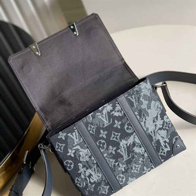 Louis Vuitton Trunk Messenger Monogram Canvas LMB025 - 4