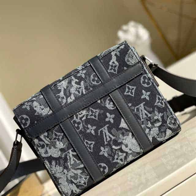 Louis Vuitton Trunk Messenger Monogram Canvas LMB025 - 3
