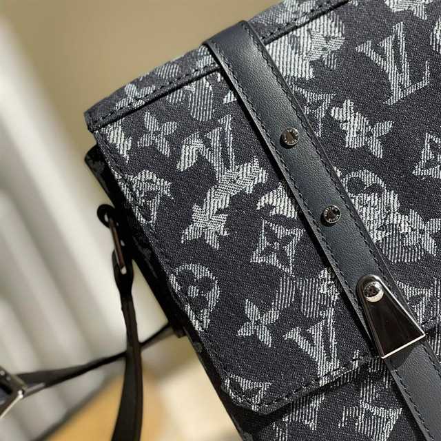 Louis Vuitton Trunk Messenger Monogram Canvas LMB025 - 7